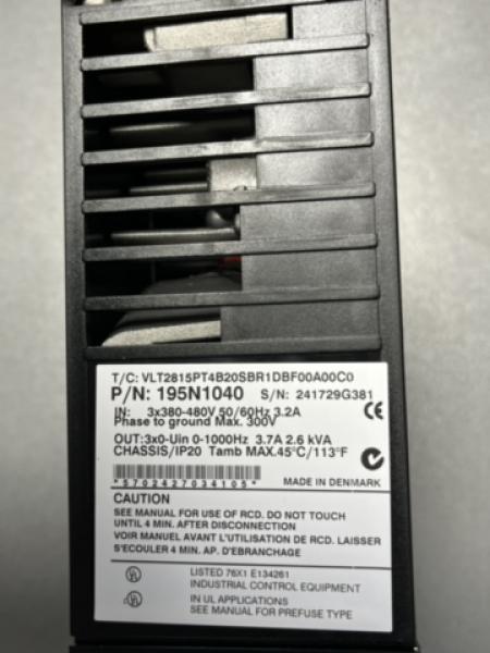 Danfoss VLT 2800 Frequenzumrichter VLT2815PT4B20SBR1DBF00A00C0 ( 195N1040 )